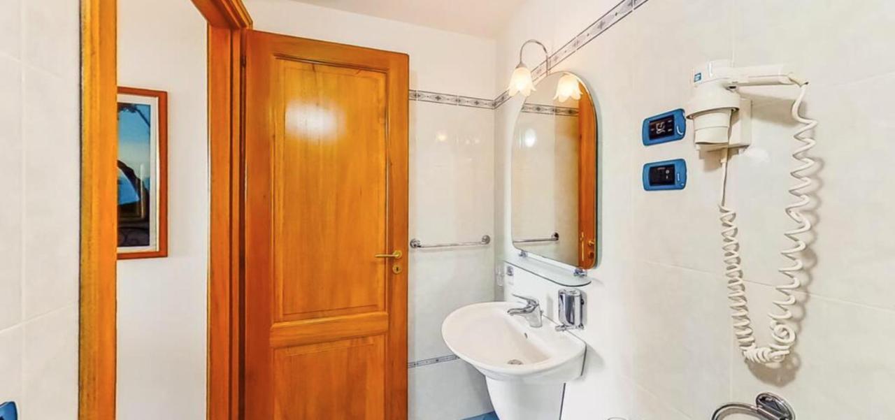 Casa Vacanza Artemis Lipari  Bagian luar foto
